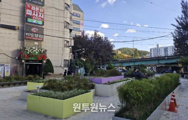 도심 속 휴게공간으로 변신한 방배쉼터 (사당역 14번 출구 앞)