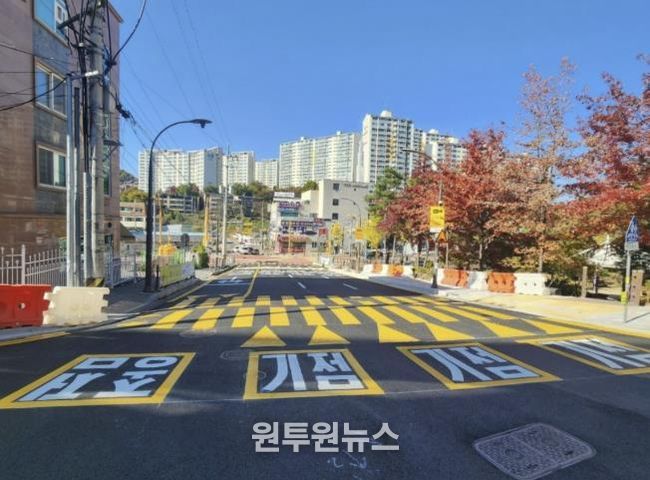 용인특례시 마북동 교동마을 현대홈타운 정문 앞 우회전 전용차로 확장