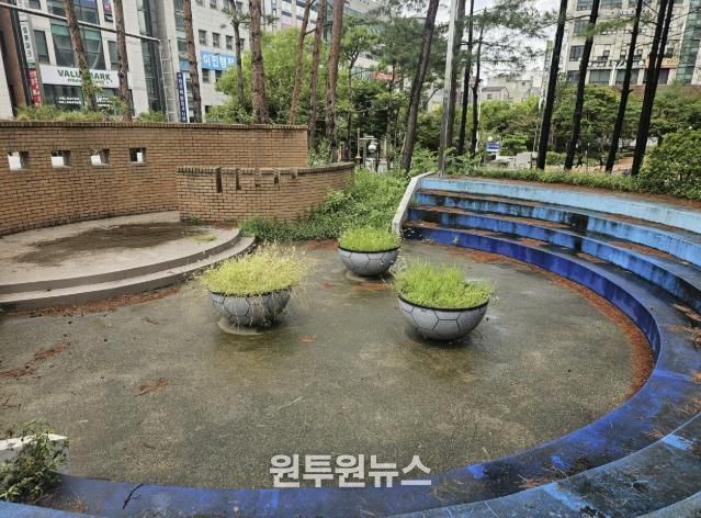 나눔숲 조성 전 영통종합사회복지관 야외 공간