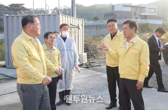 “AI 확산 원천 차단”…이학수 시장·김종훈 경제부지사, 정읍 거점소독시설 점검