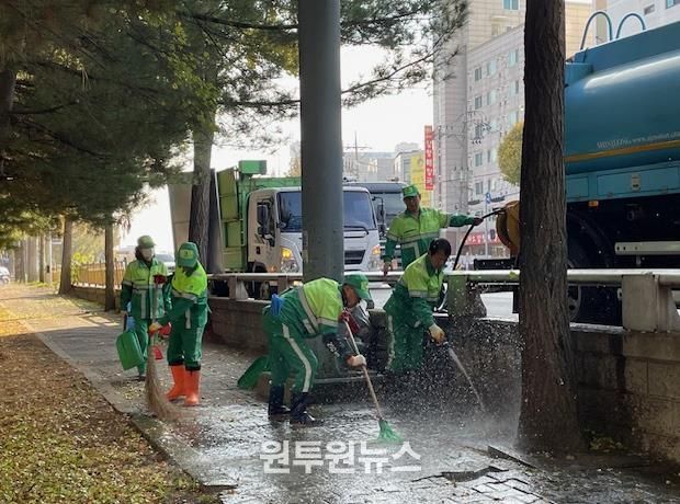 수원시 장안구, 은행나무 열매 다량 발생지 물세척 청소 실시