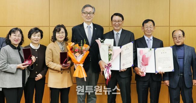 대전시 故 강준석 하사 유가족에 무공훈장 전수