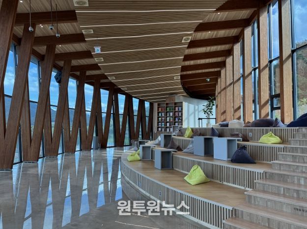 아중호수도서관, 책과 음악이 흐르는 101미터의 문화공간 ‘주목’