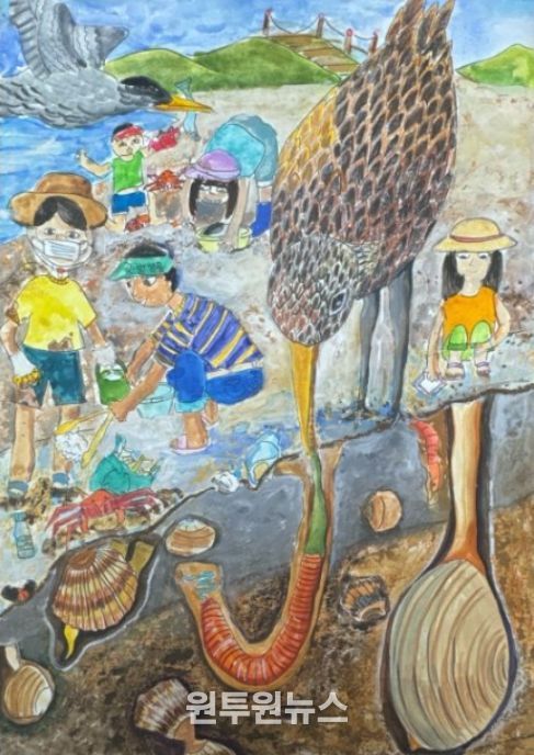 2025 해양생물 콘텐츠 공모전 수상작(해양사랑상(대상) 그림부문 '갯벌생태계를 지키는 우리의 손길')