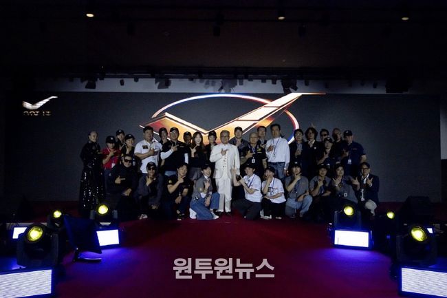 앤디박 의장과 주최인 그랜디엔터테인먼트외 전 스텝진 사진촬영