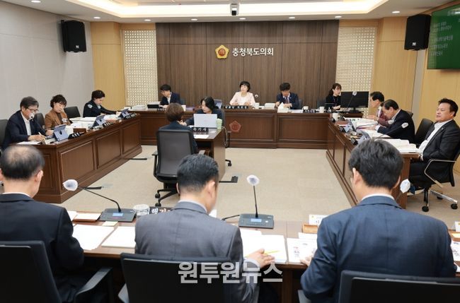 충북도의회 산업경제위원회는 6일 제430회 정례회에서 과학인재국, 충북과학기술혁신원, 충북테크노파크에 대한 2025년도 행정사무감사를 실시했다.