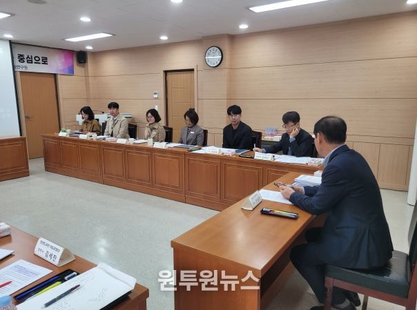 경북교육청, ‘정주학교’ 시범운영 성과 평가 착수(새로운 학교 모델 정주학교, 종합 평가로 성장의 길을 연다)(정주학교_정책연구 발표 모습)