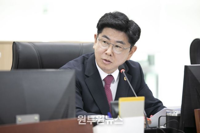 경기도의회 미래과학협력위원회 소속 윤충식 의원(국민의힘, 포천1)