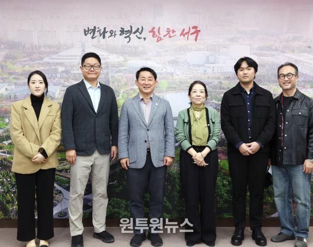 2025년 대전 서구 무역사절단 참여 기업 기념 촬영