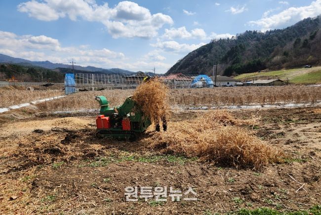 홍천군, 가을철 영농부산물 파쇄작업 통한 자원순환·산불예방 효과 기대