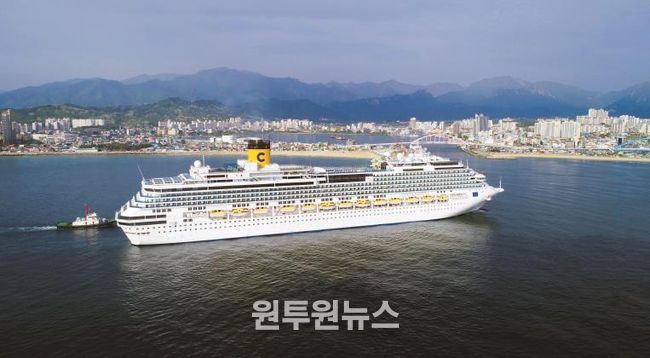 속초항 입항하는 코스타세레나호