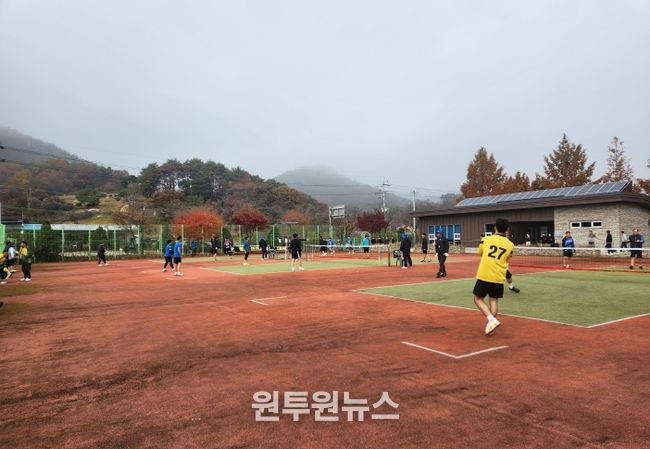 진안군 용담댐 주변 친선 족구대회로 지역 화합 다져