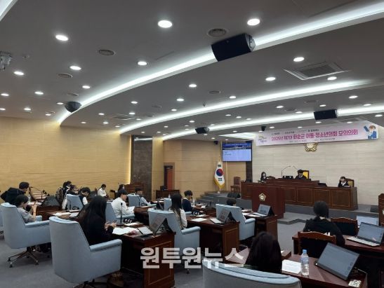 제7대 아동청소년의회와 화순군의회 의원 간담회 단체 기념사진