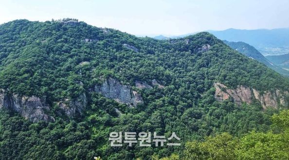 오봉산 산림과 암상 경관