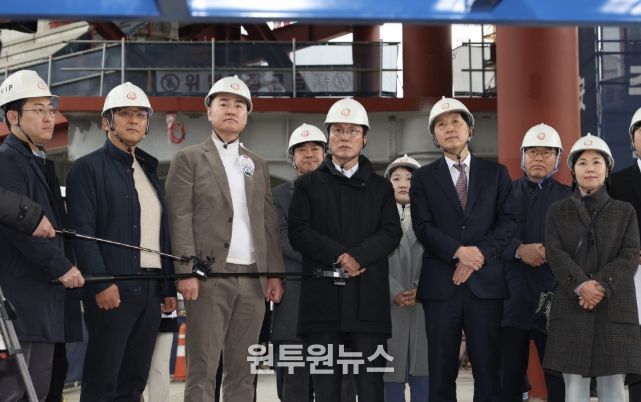 김민석 국무총리가 25일 도봉구 서울 아레나 복합문화시설 건립 현장을 방문, 사업 추진 현황에 대해 보고 받은 뒤 발언을 하고 있다.