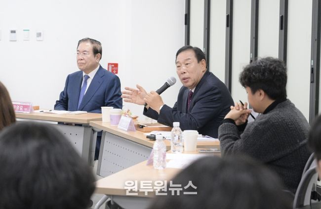 최민호 시장, 교육강사와 인구문제 해법 논의