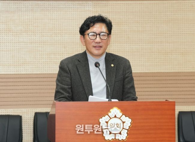 조례 설명하고 있는 윤원준 의원