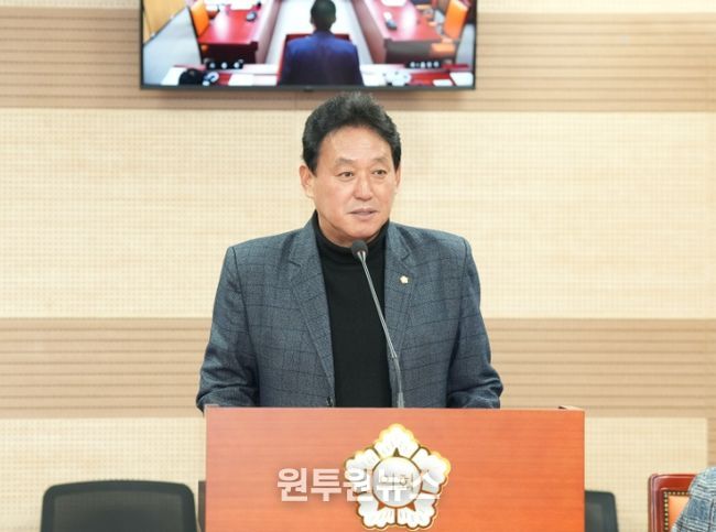 조례를 발의하고 있는 이춘호 의원