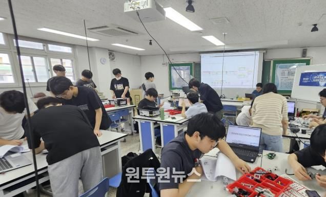 부천과학고의 과학중점학교 당시 ‘꿈틀소리 심화 실험캠프’ 수업 전경