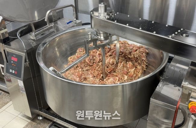 ‘인공지능 기반 제주형 학교급식 조리로봇’ 시연회