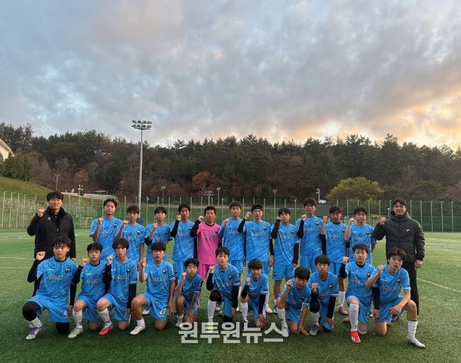 여수시 중등부 유소년 축구단인 여수해양FC U-15가 지난달 28일부터 30까지 해남군 일원에서 열린 ‘해남 땅끝배 축구대회’에서 의미 있는 첫 승리를 거뒀다.