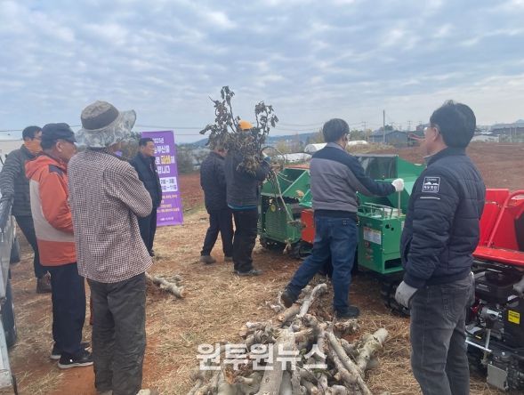 신안군 보도자료- 신안군, 겨울철 영농부산물 파쇄로 연일 바뻐..