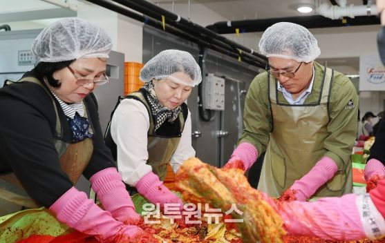 2일, 함평군 농입기술센터 플라워푸드 교육장, 한농연·한여농 사랑의 김장 나눔 행사