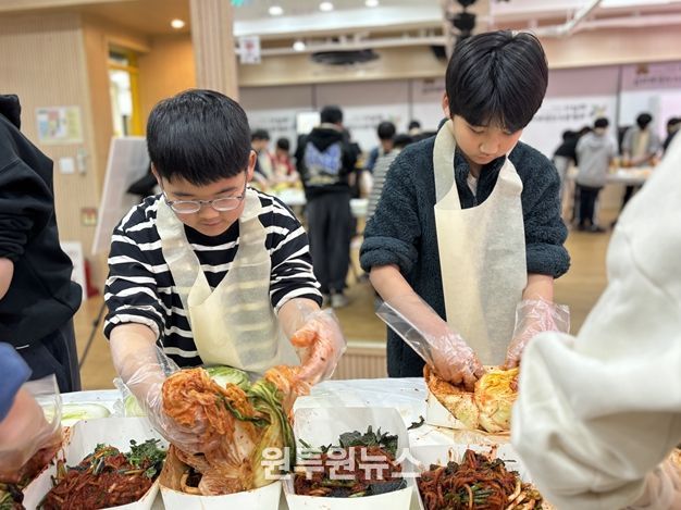 하남시덕풍청소년문화의집 그랑청소년방과후아카데미 청소년들이 담근 ‘사랑의 김장김치’