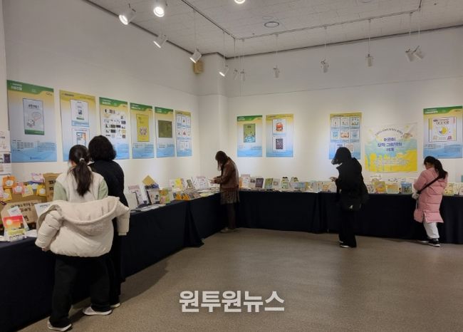 광주시교육청(교육감 이정선)이 6일 광주시교육청학생교육문화회관 1층 전시실에서 2025 학생 저자 책출판 전시회 ‘열두 번째, 책이 된 우리들의 이야기’를 개최했다.