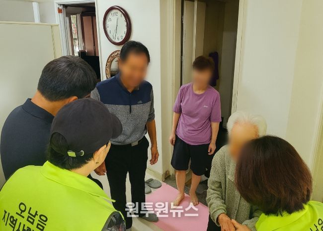 나눔으로 따듯한 마음을 전달…오남읍 지역사회보장협의체, 취약계층에 연말 나눔꾸러미 전달