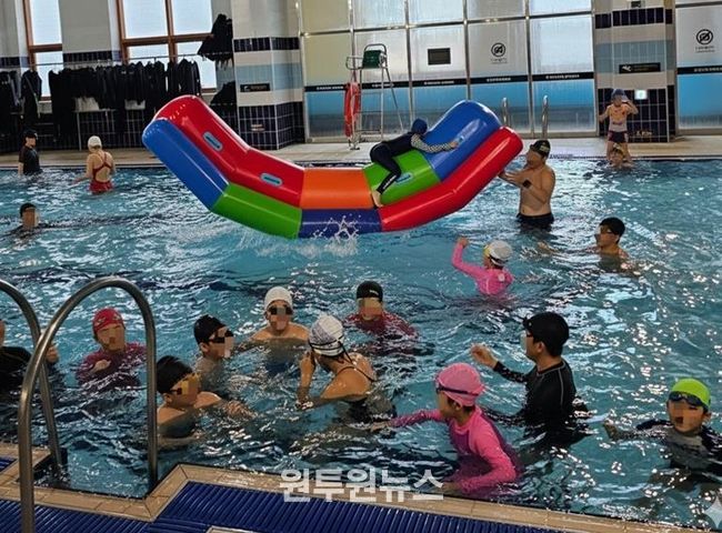 파주시, 스포츠센터 가족 물놀이장 첫 운영 성황… 오는 21일 금촌다목적실내체육관에서 두 번째 운영 예정