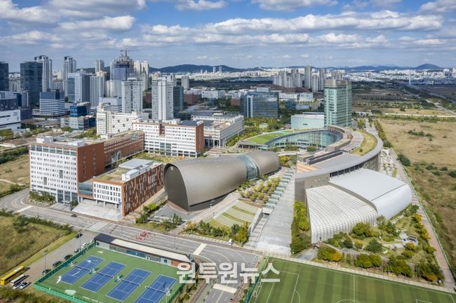 인천글로벌캠퍼스 전경-2012년 한국뉴욕주립대 개교를 시작으로 현재 5개 외국대학 공동 캠퍼스이다