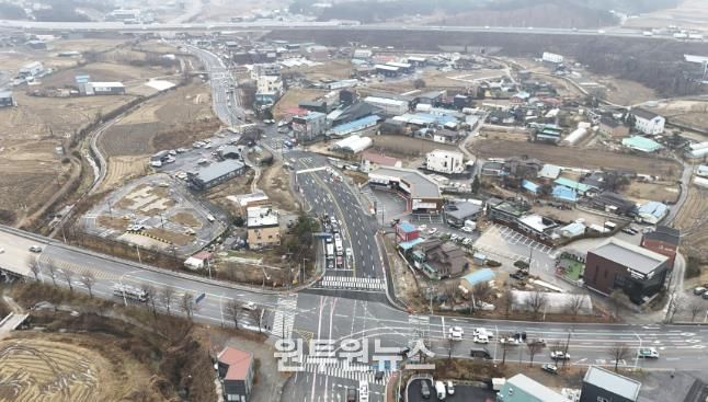 용인특례시는 처인구 포곡읍 마성리 50-6번지와 영문리 2-93번지를 잇는 연결도로(중1-45호)를 확장 개통했다