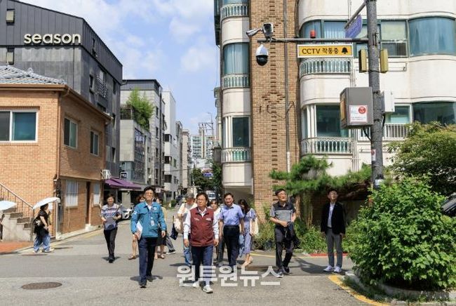 노후 CCTV 점검에 나선 박강수 마포구청장