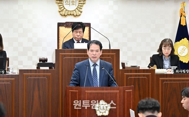 제290회 정례회 제3차 본회의에서 김성군 의원 5분 자유발언 모습