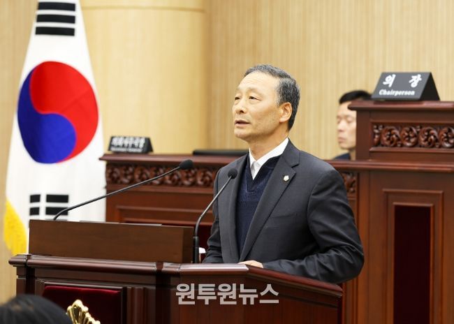 지난 18일 본회의장에서 ‘부동산 경기 및 민생경제 회복을 위한 정책 건의안’에 대해 제안설명을 하고 있는 한명훈 의원의 모습.