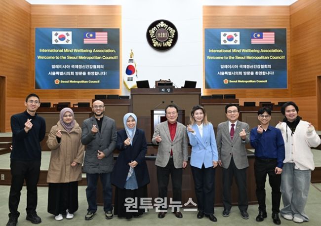 말레이시아 국제정신건강협회 등 시의회 예방(우측에서 4번째 아이수루 의원)