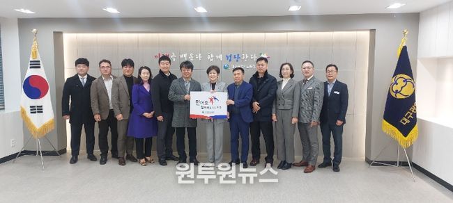 한국학원총연합회 대구광역시지회, 대구인재육성장학재단에 장학금 4백 25만 원 기탁