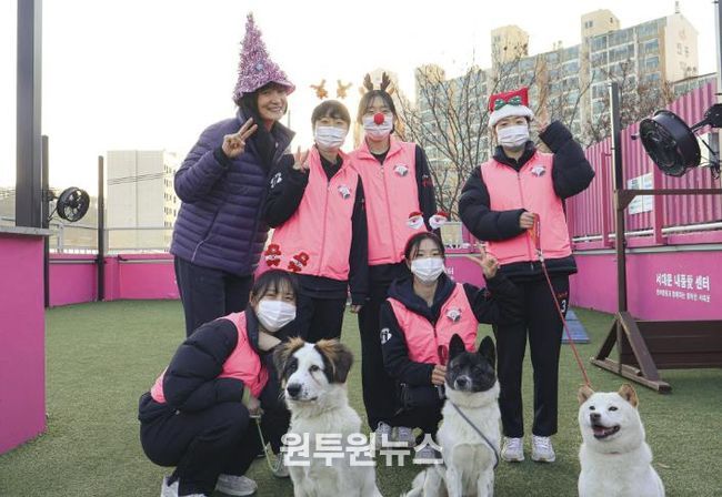 서대문구청 여자농구단이 최근 반려동물 복합문화 공간인 ‘서대문 내품애(愛)센터’에서 봉사활동을 펼쳐 주위에 귀감이 됐다.