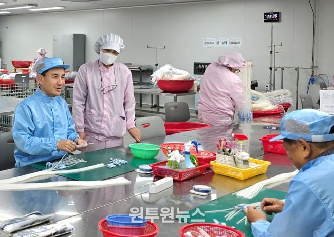 의료기기 수출액 전국 2위로 강원도 대표 효자 산업, 김 지사 근로자 격려‧소통
