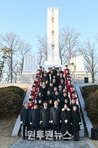 경북교육청, 충혼탑 참배와 새해 다짐식으로 2026년 힘찬 출발!