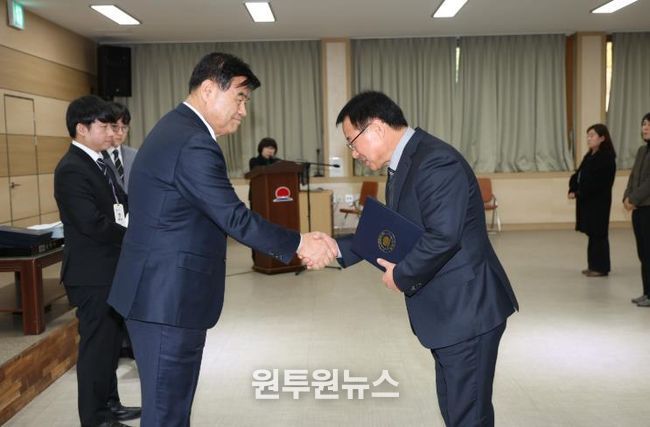 동해시장, 신규․승진 공무원에 ‘수처작주’ 정신 언급