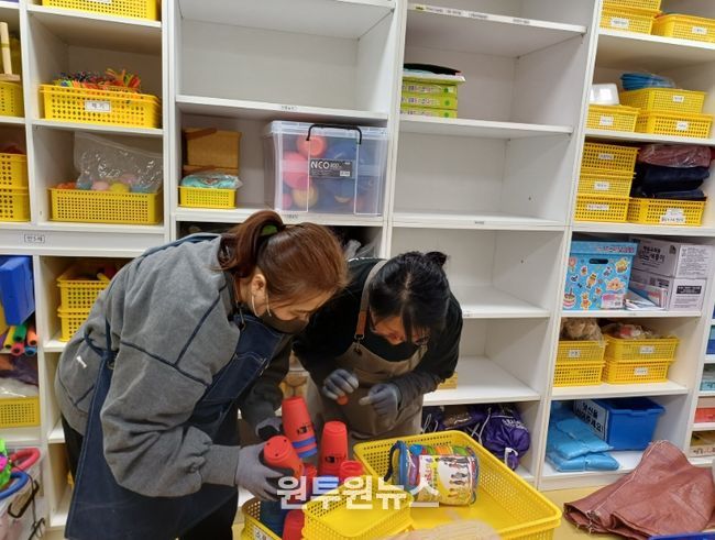 서남초 병설유치원 교구제작실 정리지원 실시