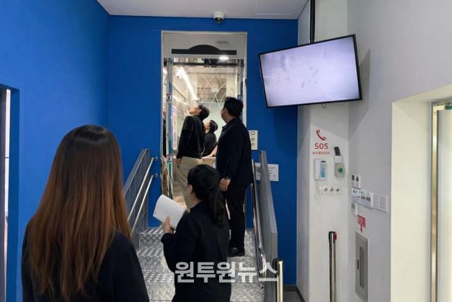 체험설비 점검 및 수업 방안 협의 중 모습