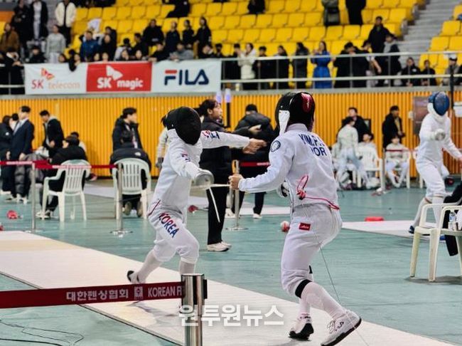 태극마크 향한 칼끝 승부…익산서 펼쳐진 펜싱 대격돌