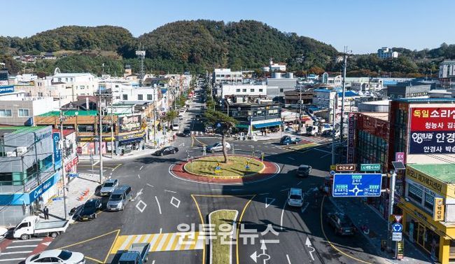 괴산읍 동부리 시계탑사거리 회전교차로