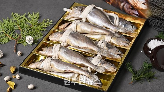 여수시는 설 명절을 맞아 지역 수산물 소비 촉진과 시민 장바구니 부담 완화를 위해 ‘2026년 설맞이 여수수산물 사주기’ 행사를 12일까지 진행 중이다.