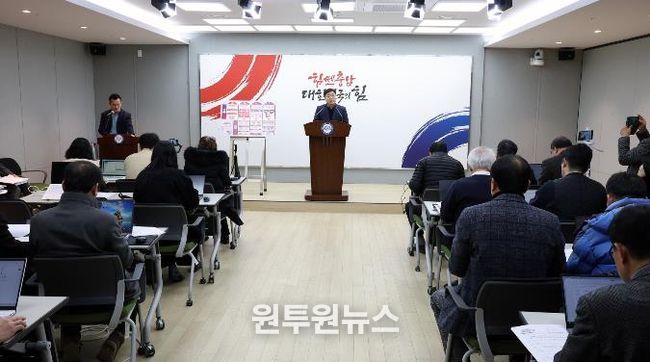 충청남도 ‘풀케어 돌봄정책 플러스’ 추진 기자회견 (인구전략국장)