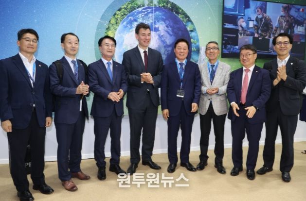 CNES 툴루즈센터 방문(필립 밥티스트 대표와 단체 사진)
