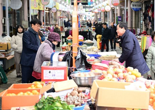 김천시, 설맞이 전통시장 장보기 행사 실시... 민생경제 살린다